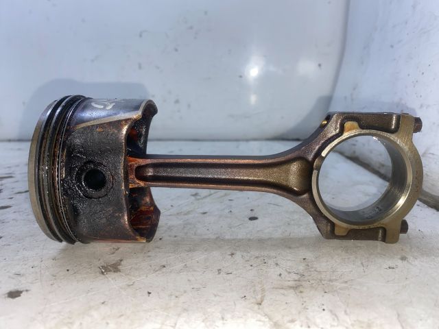 bontott FORD FOCUS I Dugattyú és Hajtókar