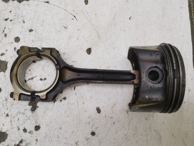 bontott FORD FOCUS I Dugattyú és Hajtókar