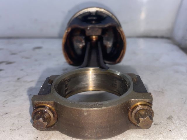 bontott FORD FOCUS I Dugattyú és Hajtókar