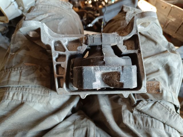 bontott FORD FOCUS I Motor Tartó Bak (Fém)