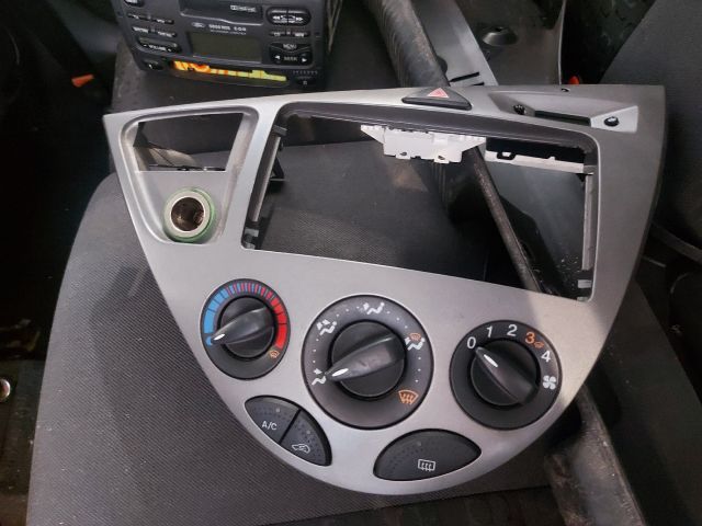 bontott FORD FOCUS I Fojtószelep (Mechanikus)