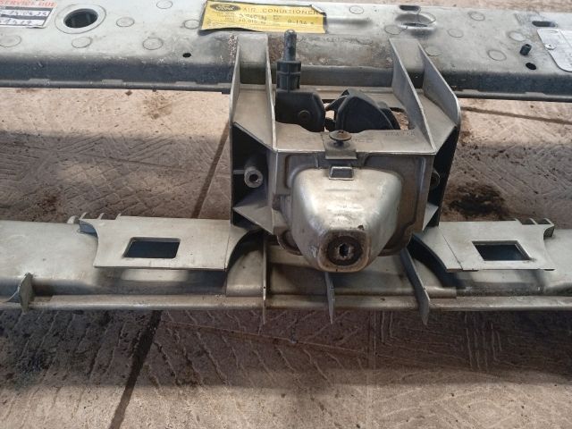 bontott FORD FOCUS I Homlokfal (Üres lemez)