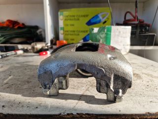 bontott FORD FOCUS I Jobb első Féknyereg Munkahengerrel