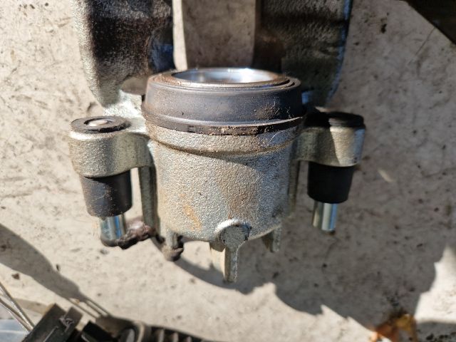 bontott FORD FOCUS I Jobb első Féknyereg Munkahengerrel