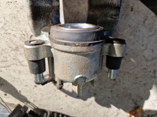 bontott FORD FOCUS I Jobb első Féknyereg Munkahengerrel