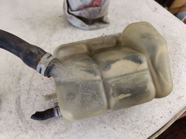 bontott FORD FOCUS I Kiegyenlítő Tartály