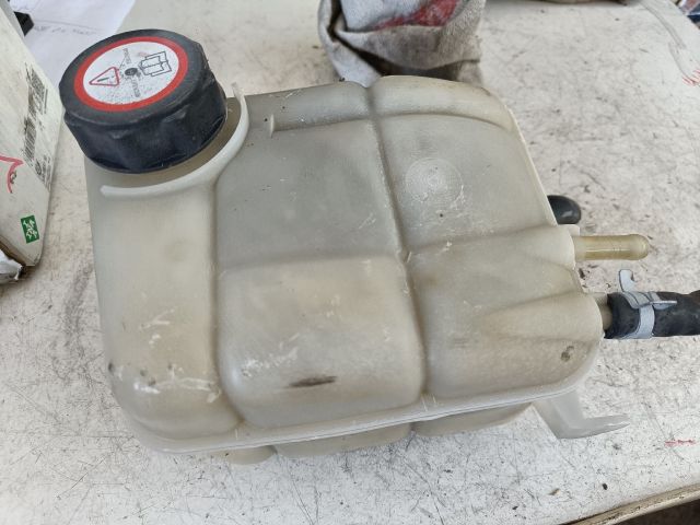 bontott FORD FOCUS I Kiegyenlítő Tartály