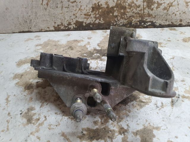 bontott FORD FOCUS I Motor Tartó Bak (Fém)