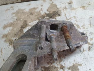 bontott FORD FOCUS I Motor Tartó Bak (Fém)