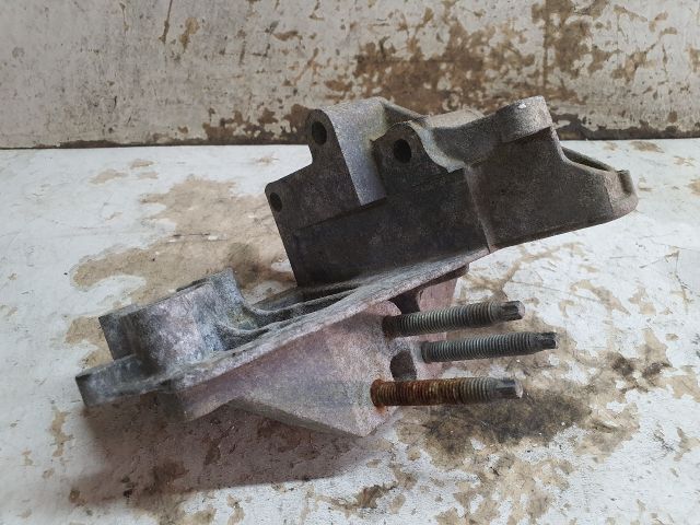 bontott FORD FOCUS I Motor Tartó Bak (Fém)