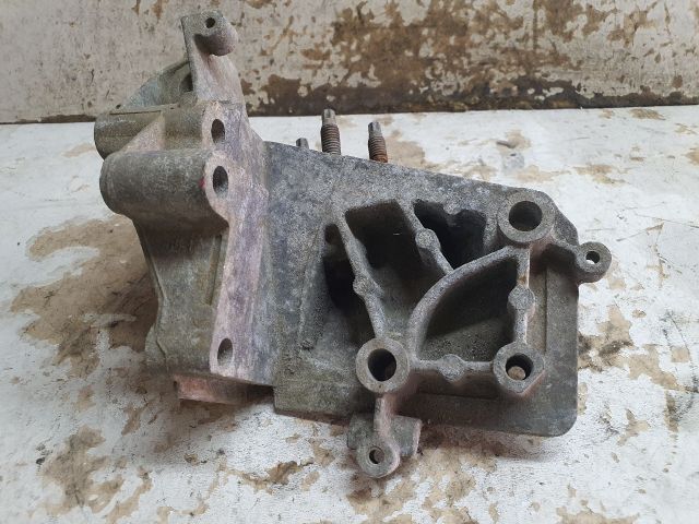 bontott FORD FOCUS I Motor Tartó Bak (Fém)