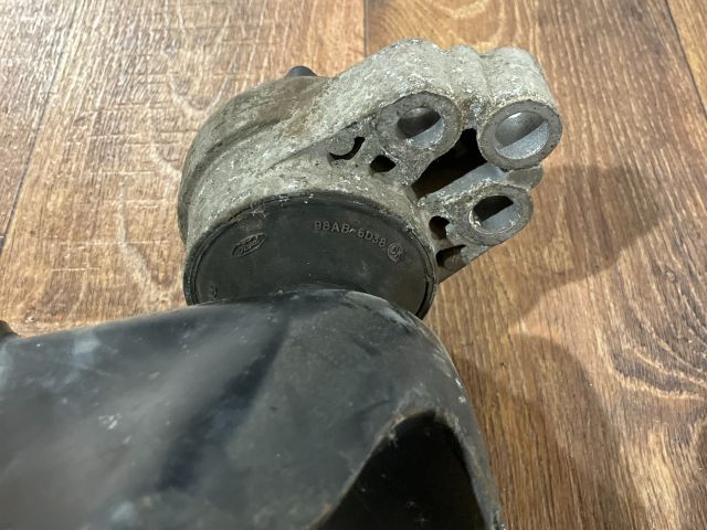 bontott FORD FOCUS I Motor Tartó Bak Jobb