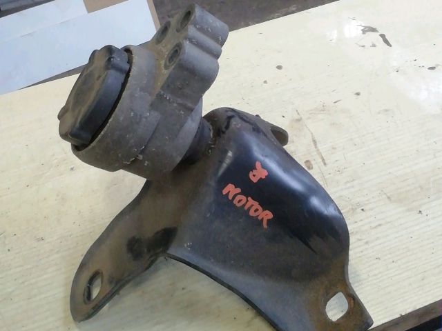 bontott FORD FOCUS I Motor Tartó Bak Jobb