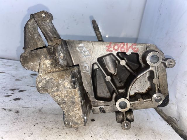 bontott FORD FOCUS I Motor Tartó Bak Jobb