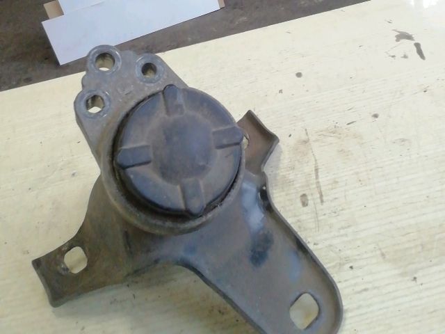 bontott FORD FOCUS I Motor Tartó Bak Jobb