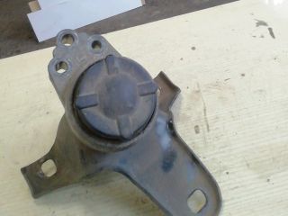 bontott FORD FOCUS I Motor Tartó Bak Jobb