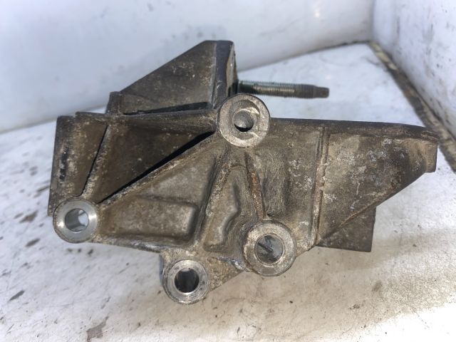 bontott FORD FOCUS I Motor Tartó Bak Jobb