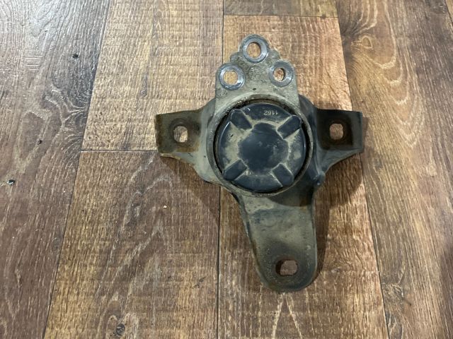 bontott FORD FOCUS I Motor Tartó Bak Jobb