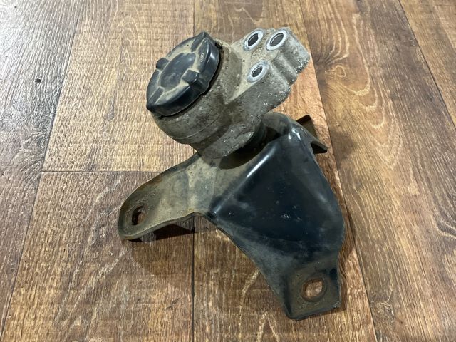 bontott FORD FOCUS I Motor Tartó Bak Jobb