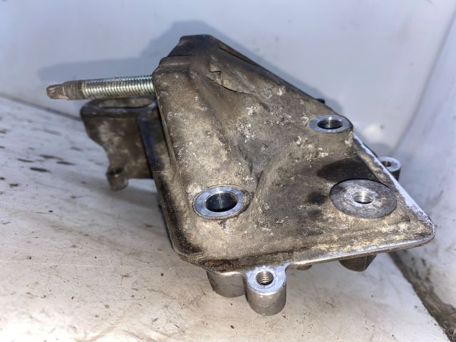 bontott FORD FOCUS I Motor Tartó Bak Jobb