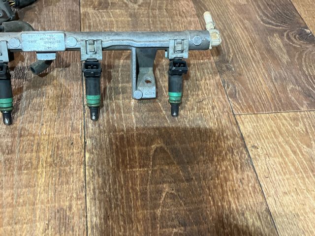 bontott FORD FOCUS I Porlasztó Sor / Híd