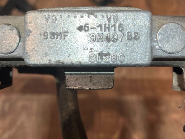 bontott FORD FOCUS I Porlasztó Sor / Híd