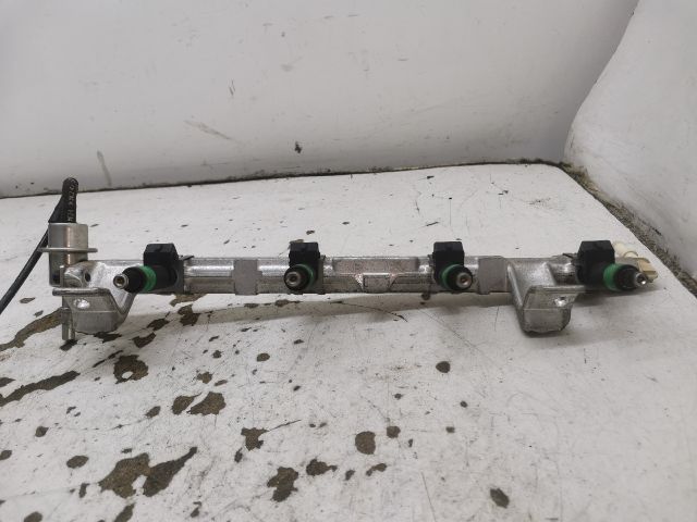 bontott FORD FOCUS I Porlasztó Sor / Híd