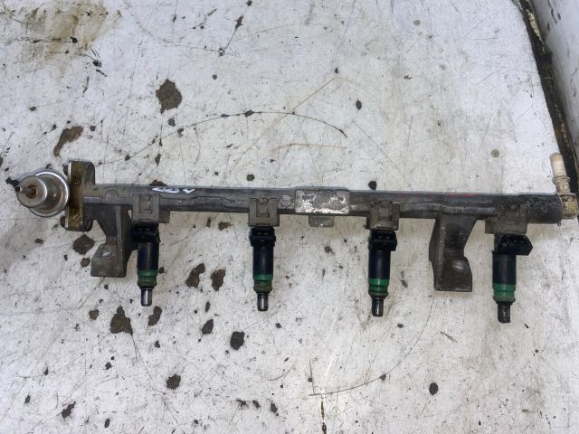 bontott FORD FOCUS I Porlasztó Sor / Híd