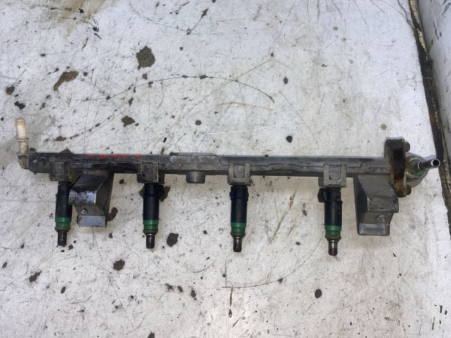 bontott FORD FOCUS I Porlasztó Sor / Híd