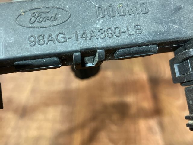 bontott FORD FOCUS I Porlasztó Sor / Híd