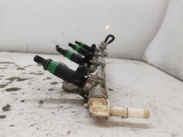 bontott FORD FOCUS I Porlasztó Sor / Híd