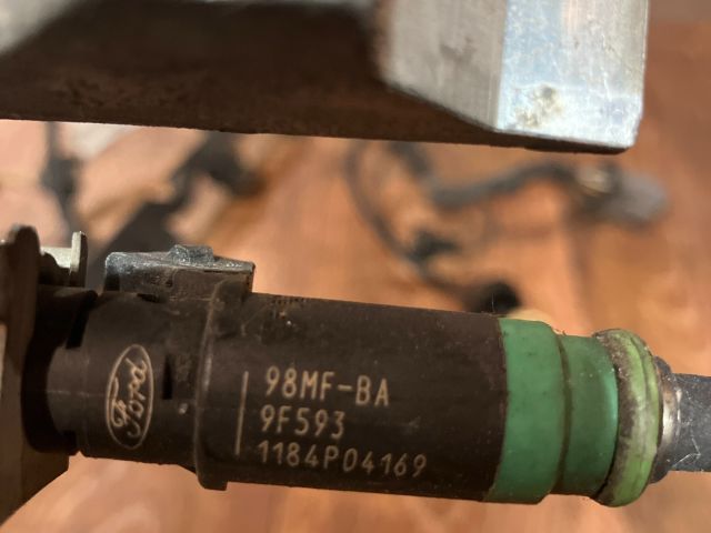 bontott FORD FOCUS I Porlasztó Sor / Híd