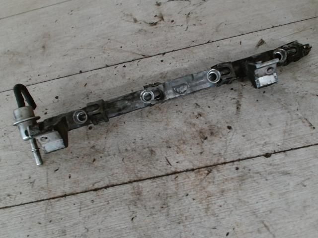 bontott FORD FOCUS I Porlasztó Sor / Híd