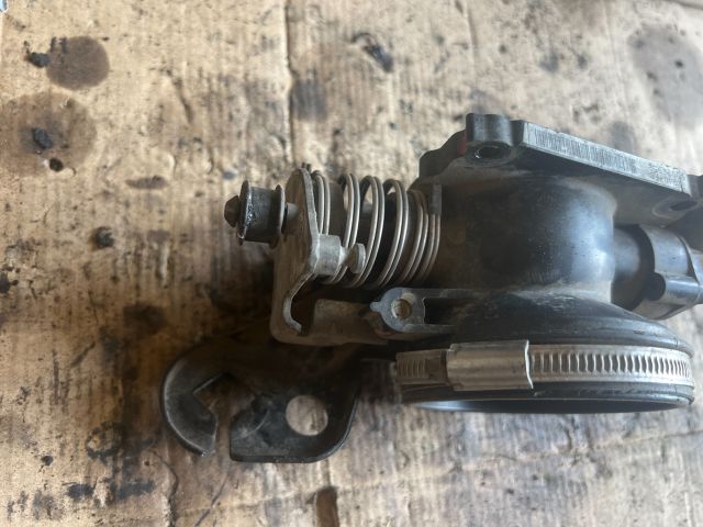 bontott FORD FOCUS I Fojtószelep (Mechanikus)