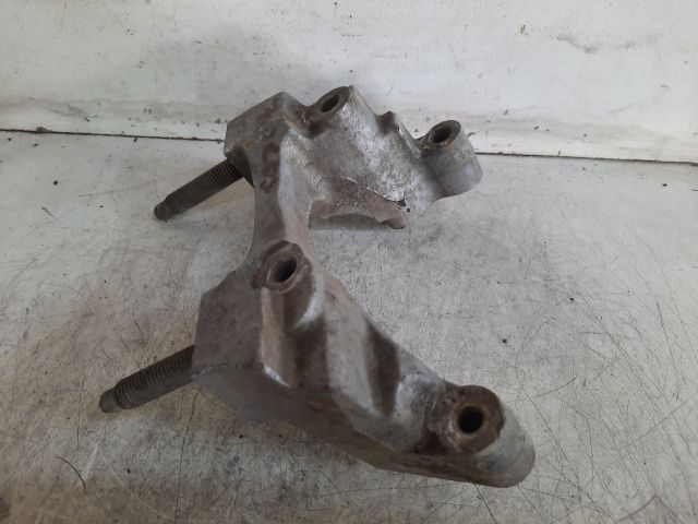 bontott FORD FOCUS I Motor Tartó Bak Jobb