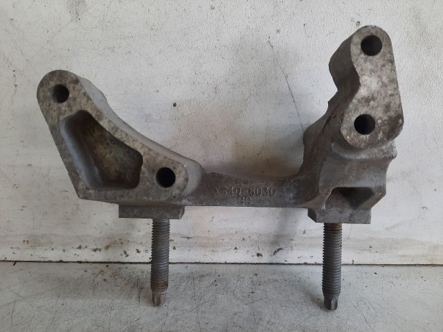 bontott FORD FOCUS I Motor Tartó Bak Jobb