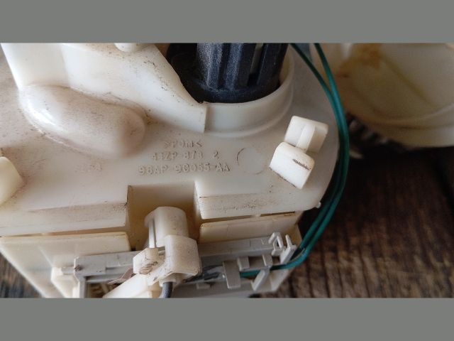 bontott FORD FOCUS I Üzemanyag Szivattyú