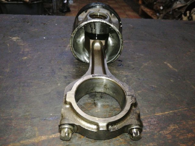 bontott FORD FOCUS I Dugattyú és Hajtókar