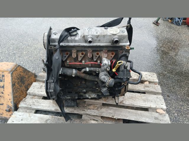 bontott FORD FOCUS I Motor (Fűzött blokk hengerfejjel)