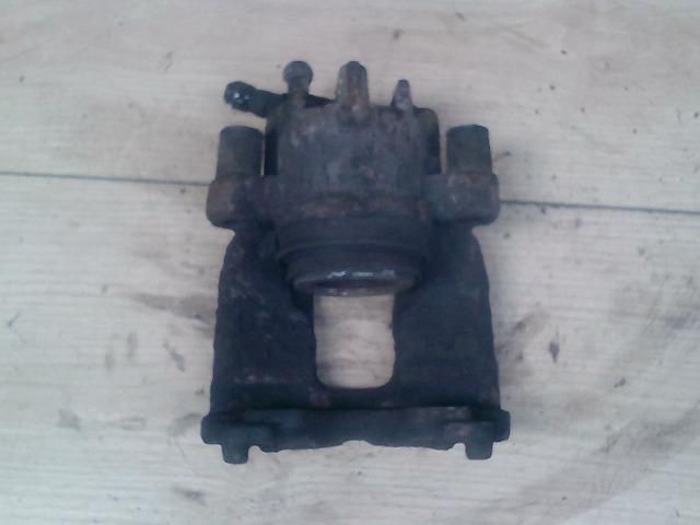 bontott FORD FOCUS I Bal első Féknyereg Munkahengerrel