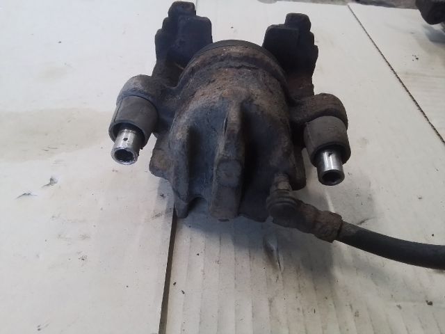 bontott FORD FOCUS I Bal első Féknyereg Munkahengerrel