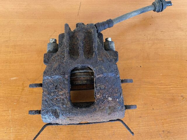 bontott FORD FOCUS I Bal első Féknyereg Munkahengerrel