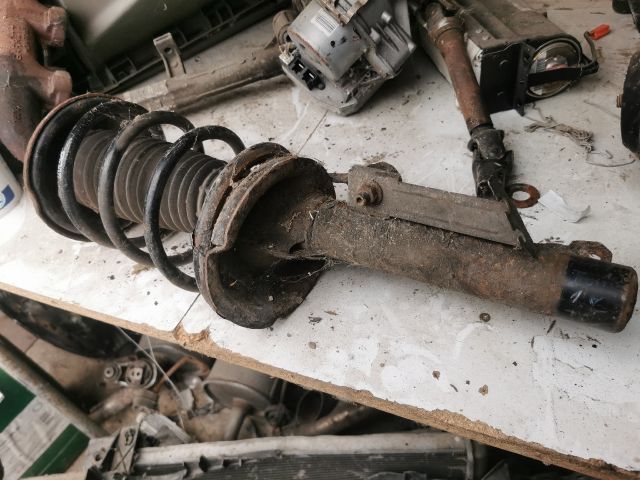 bontott FORD FOCUS I Bal első Gólyaláb (Lengécsillapító, Rugó)