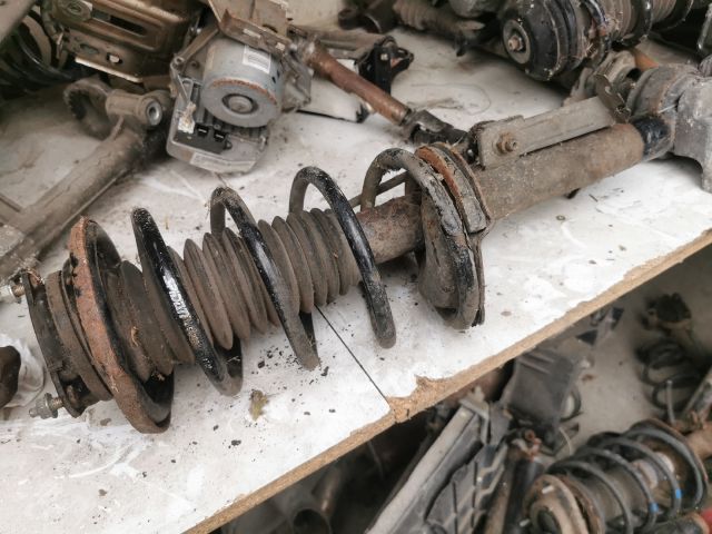 bontott FORD FOCUS I Bal első Gólyaláb (Lengécsillapító, Rugó)