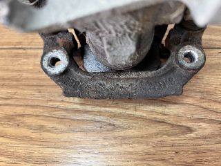 bontott FORD FOCUS I Bal hátsó Féknyereg Munkahengerrel