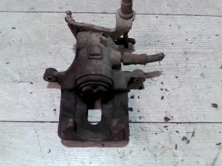 bontott FORD FOCUS I Bal hátsó Féknyereg Munkahengerrel