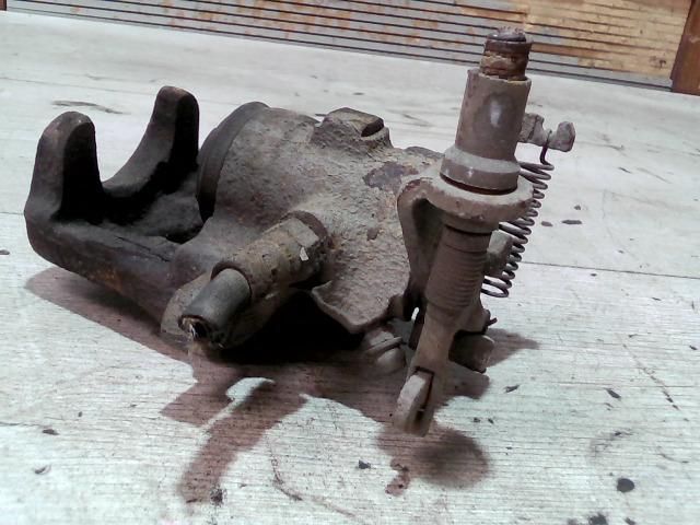 bontott FORD FOCUS I Bal hátsó Féknyereg Munkahengerrel