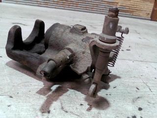 bontott FORD FOCUS I Bal hátsó Féknyereg Munkahengerrel