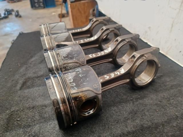 bontott FORD FOCUS I Dugattyú