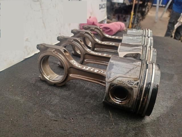 bontott FORD FOCUS I Dugattyú